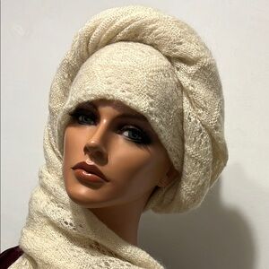 Elegant Cream Lace Knit  Wide Shawl  natural  off white/yellowish tones
